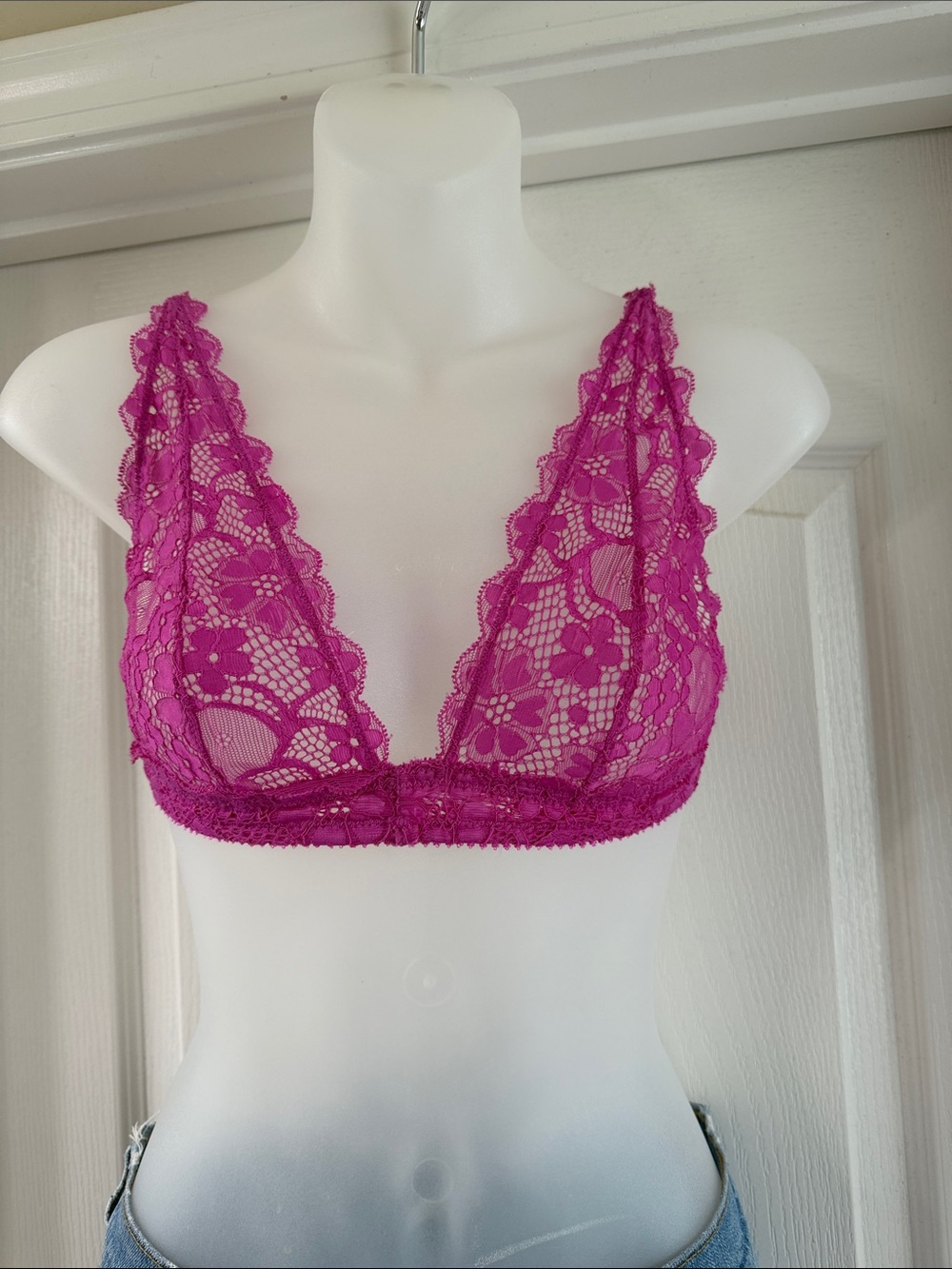🩷MAGENTA, PINK LACE BRALETTE SIZE MEDIUM🩷